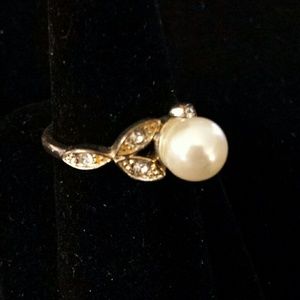 Avon Marquis Leaves Pearl Ring 8
